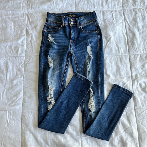 Indigo Rein Distressed Skinny Jeans. Juniors Size 0/23 Mid-Rise Full-Length. - Picture 2 of 12